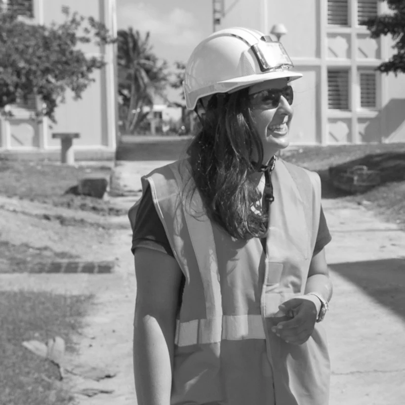 Fanny Prieto, fondatrice de La Clef de Voûte, en visite de chantier